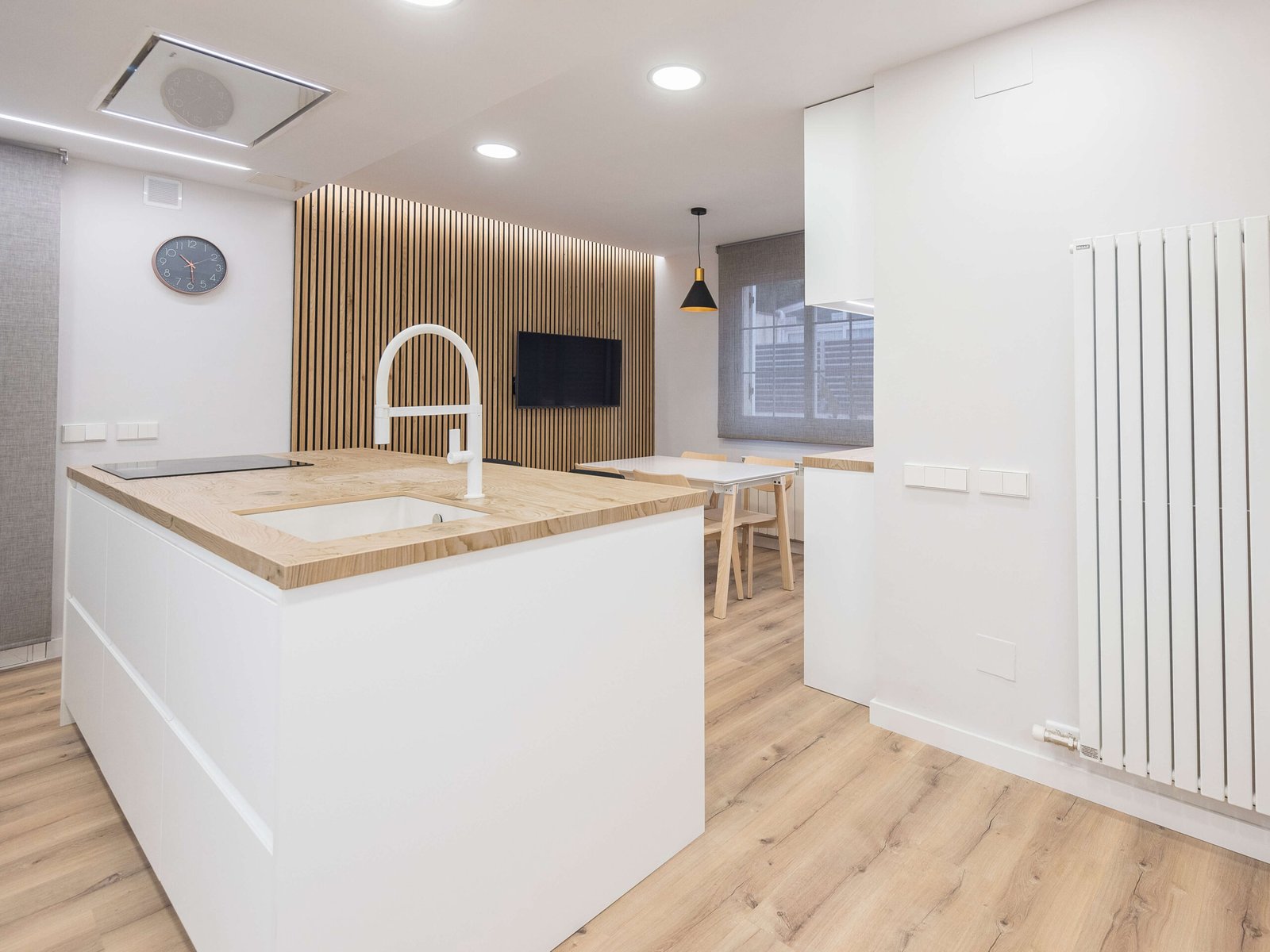 Reforma integral en Altafulla: cocina integrada y luz