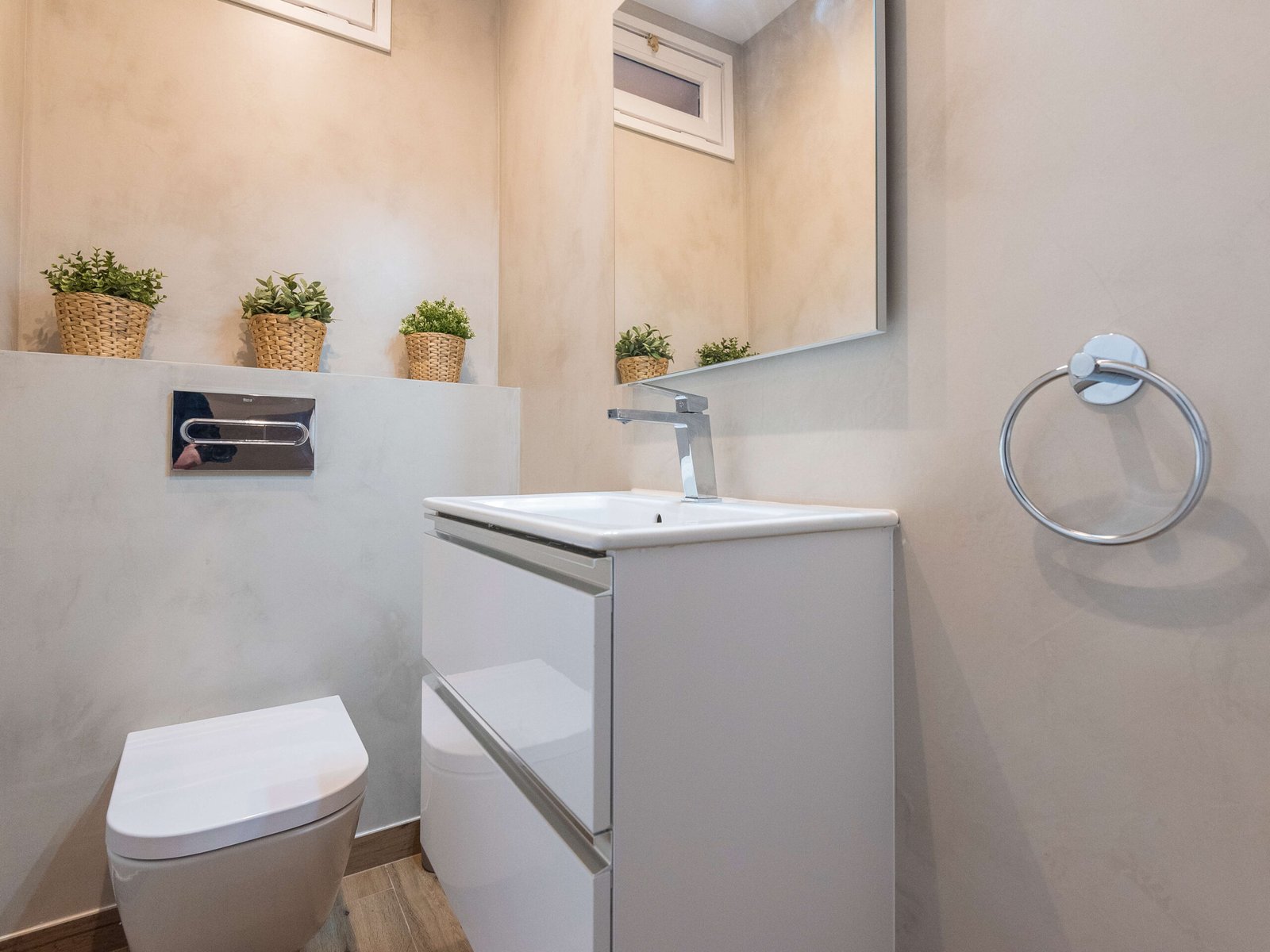 Reforma integral en Tarragona: suelos unificados y confort