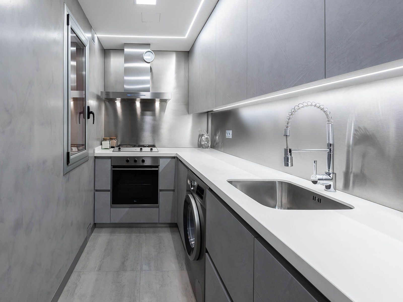 Reformas de cocinas en Tarragona: puerta corredera integral