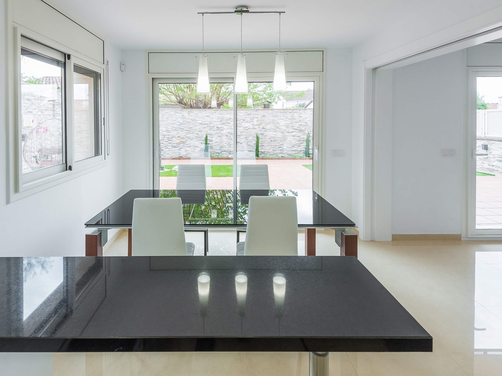 Reforma integral en Reus: vivienda cuatro vientos y jardín