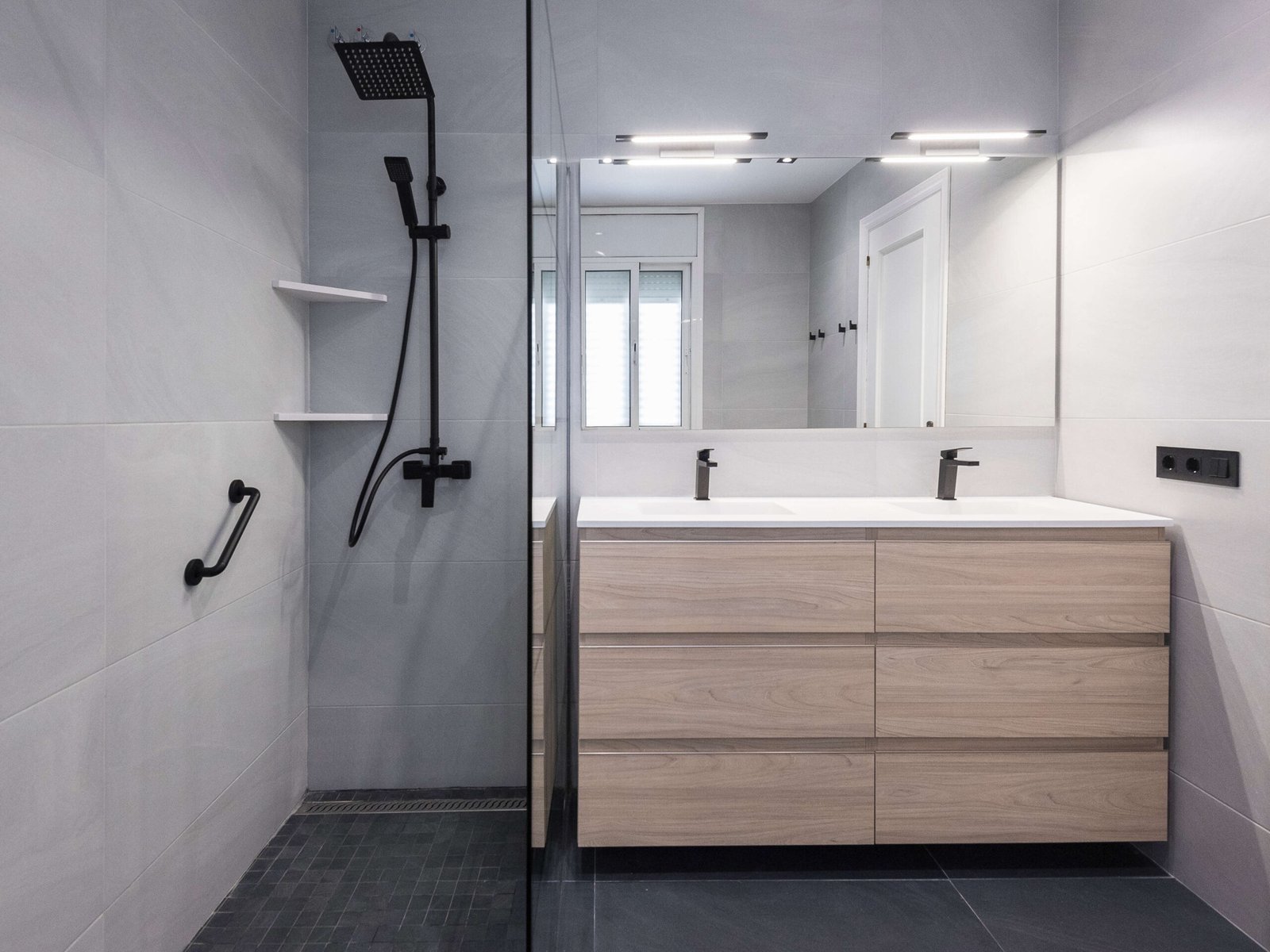 Reforma de baño en Monnars: accesibilidad y diseño funcional