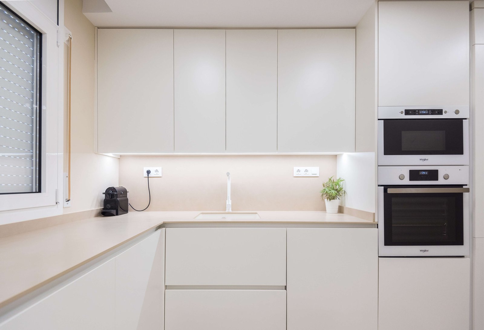 Reforma integral en Alcover: cocina abierta y despensa