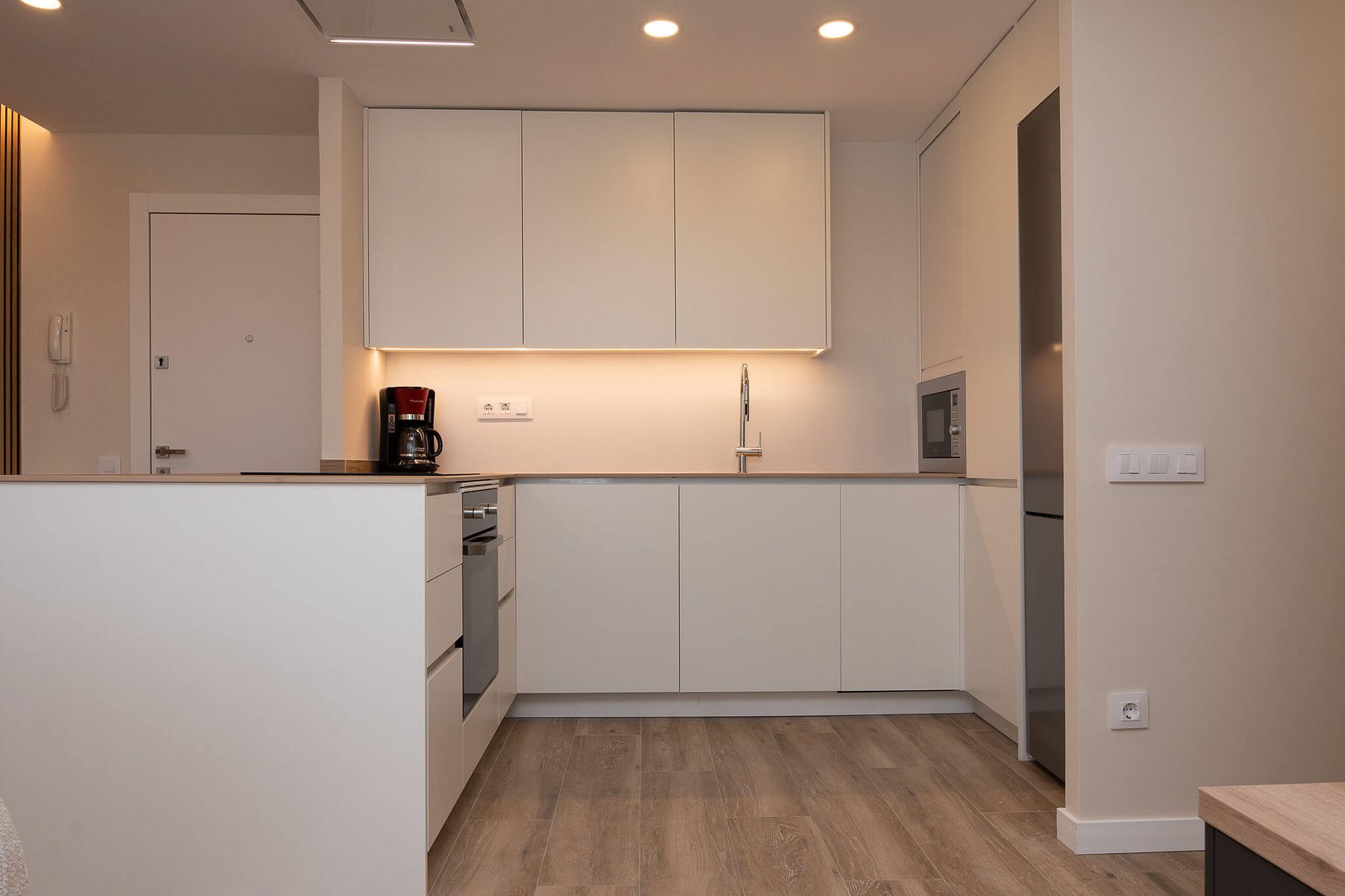 Reforma integral en La Pineda: redistribución y diseño cálido