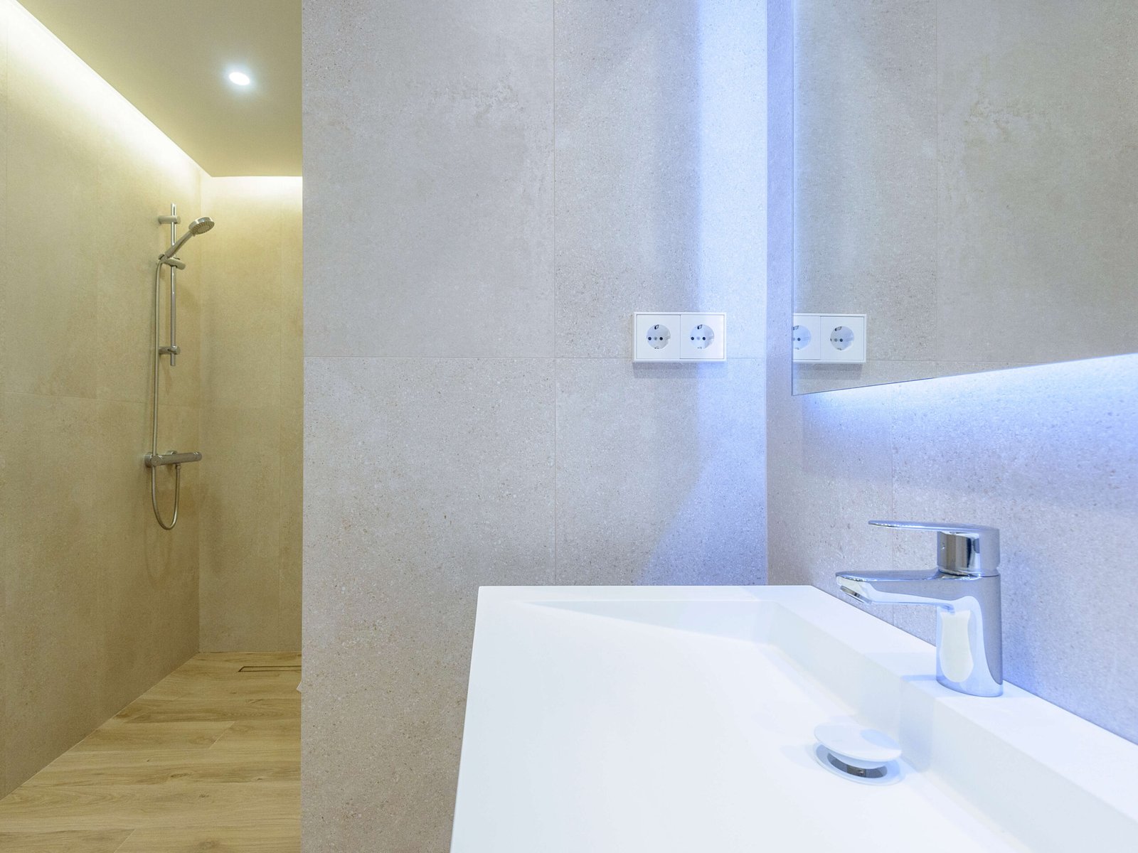 Reforma de baño en Tarragona: Ducha abierta sin mampara