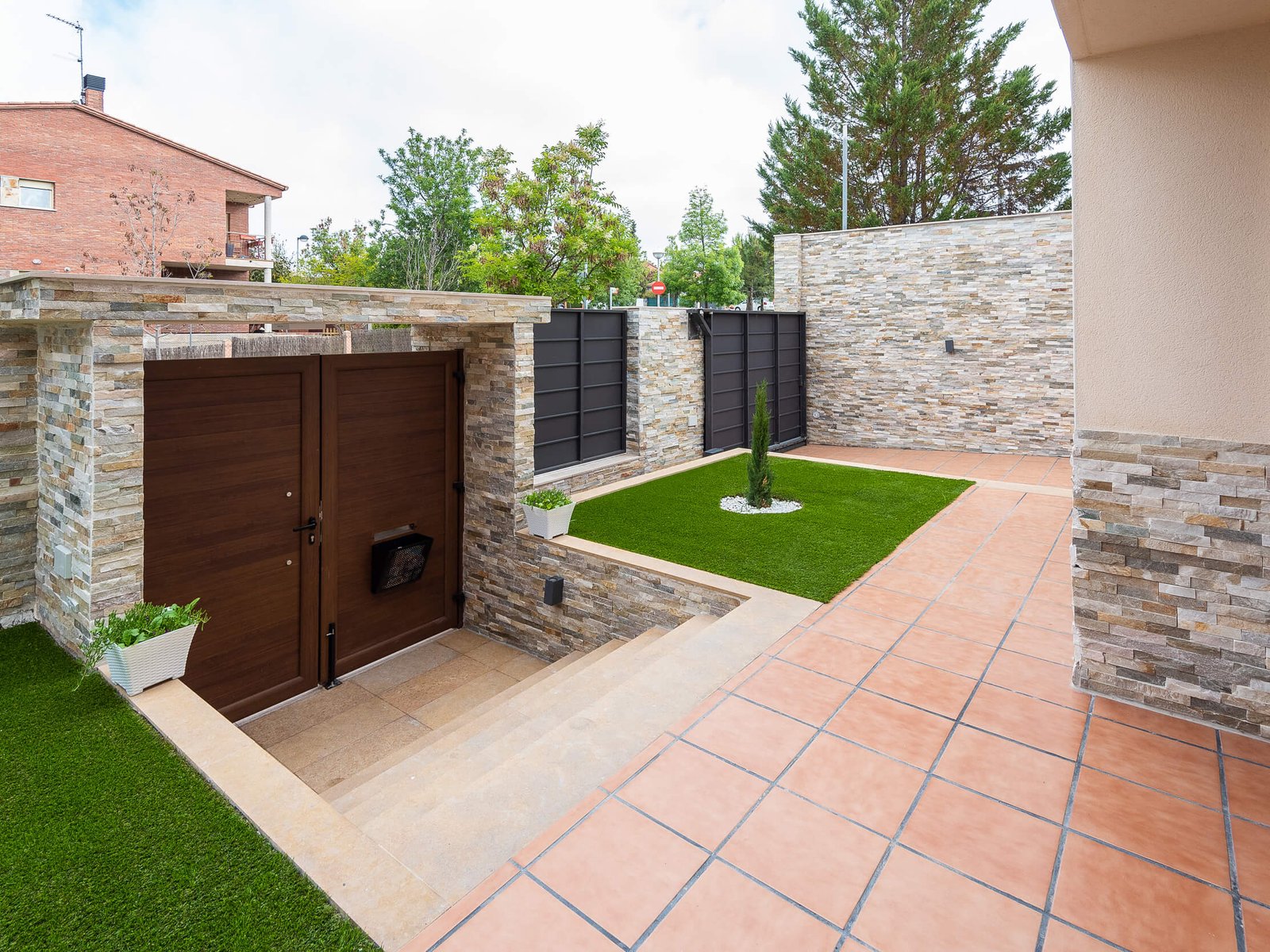 Reforma integral en Reus: vivienda cuatro vientos y jardín