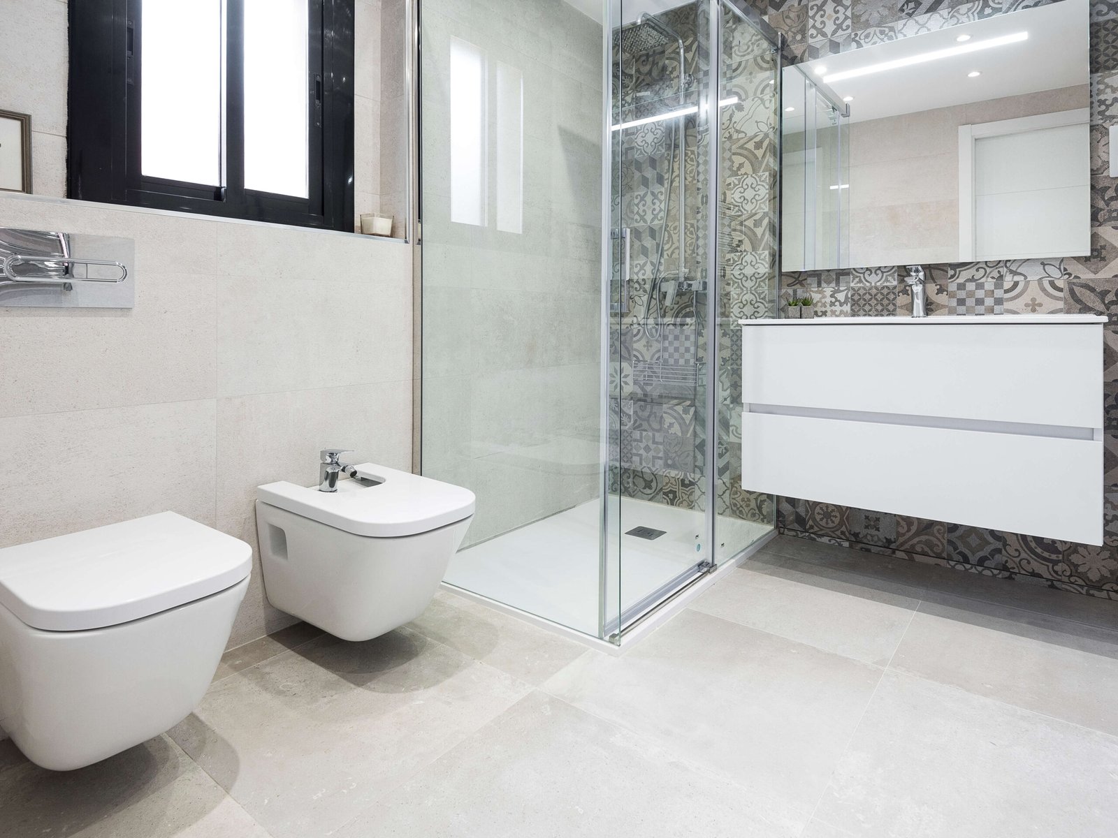 Reforma de baño en Tarragona: Gris perla y porcelánico