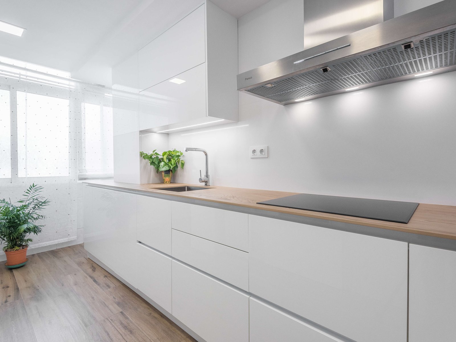 Reforma integral en Tarragona: Cocina integrada y luz natural