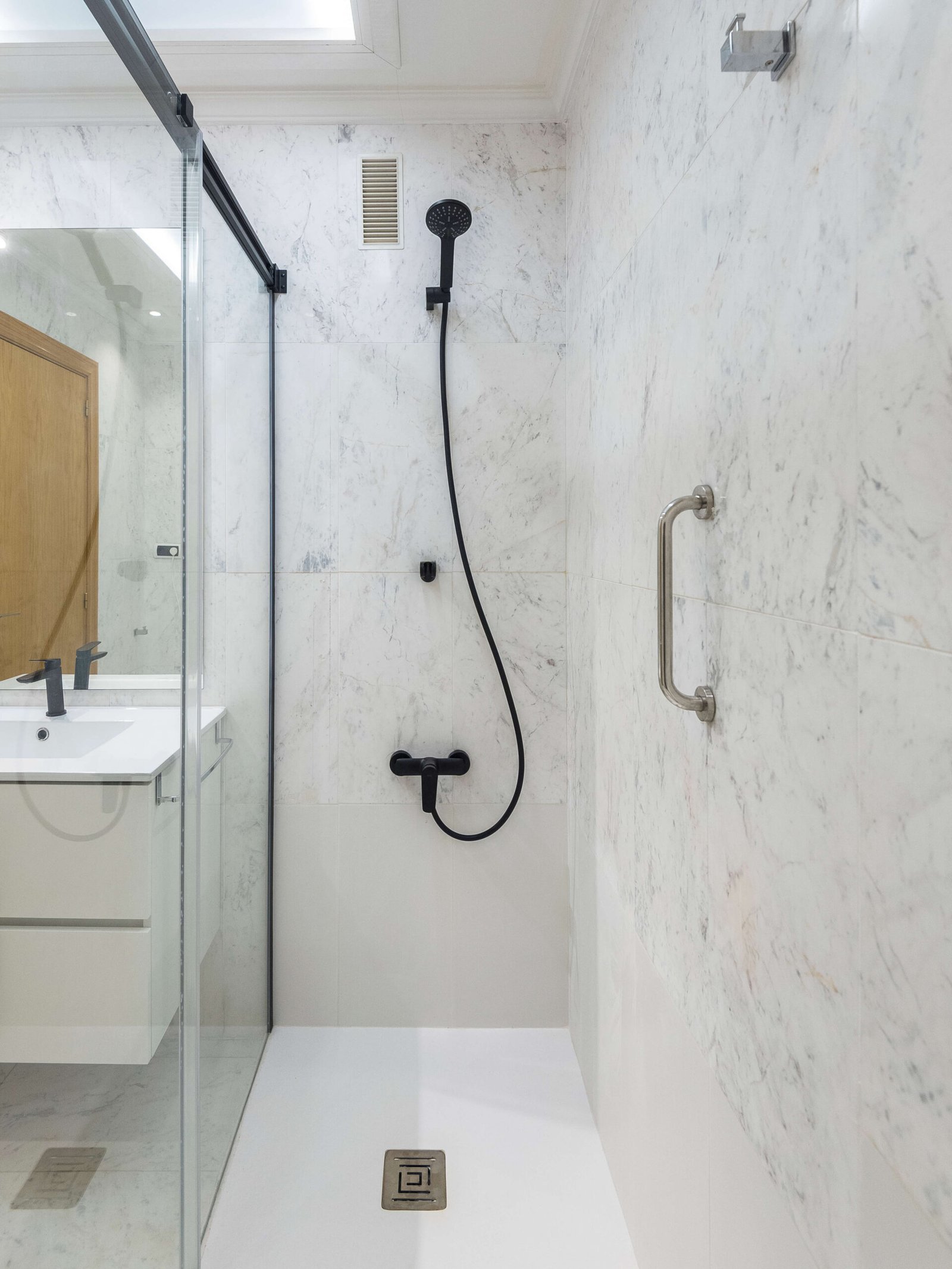 Reforma de baño en Tarragona: cambio a ducha compacta