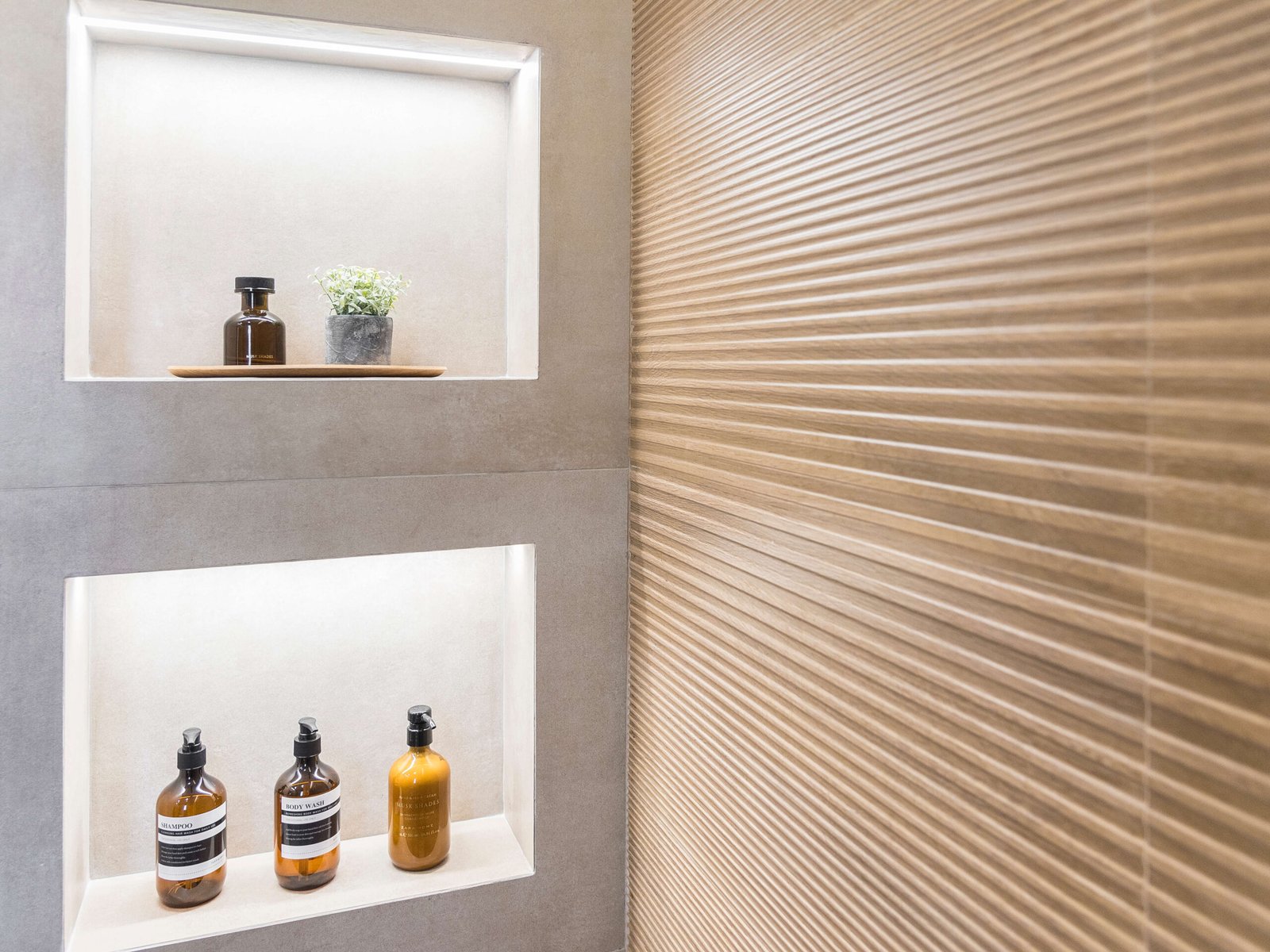 Reformas de baños en Tarragona: diseño con porcelánico