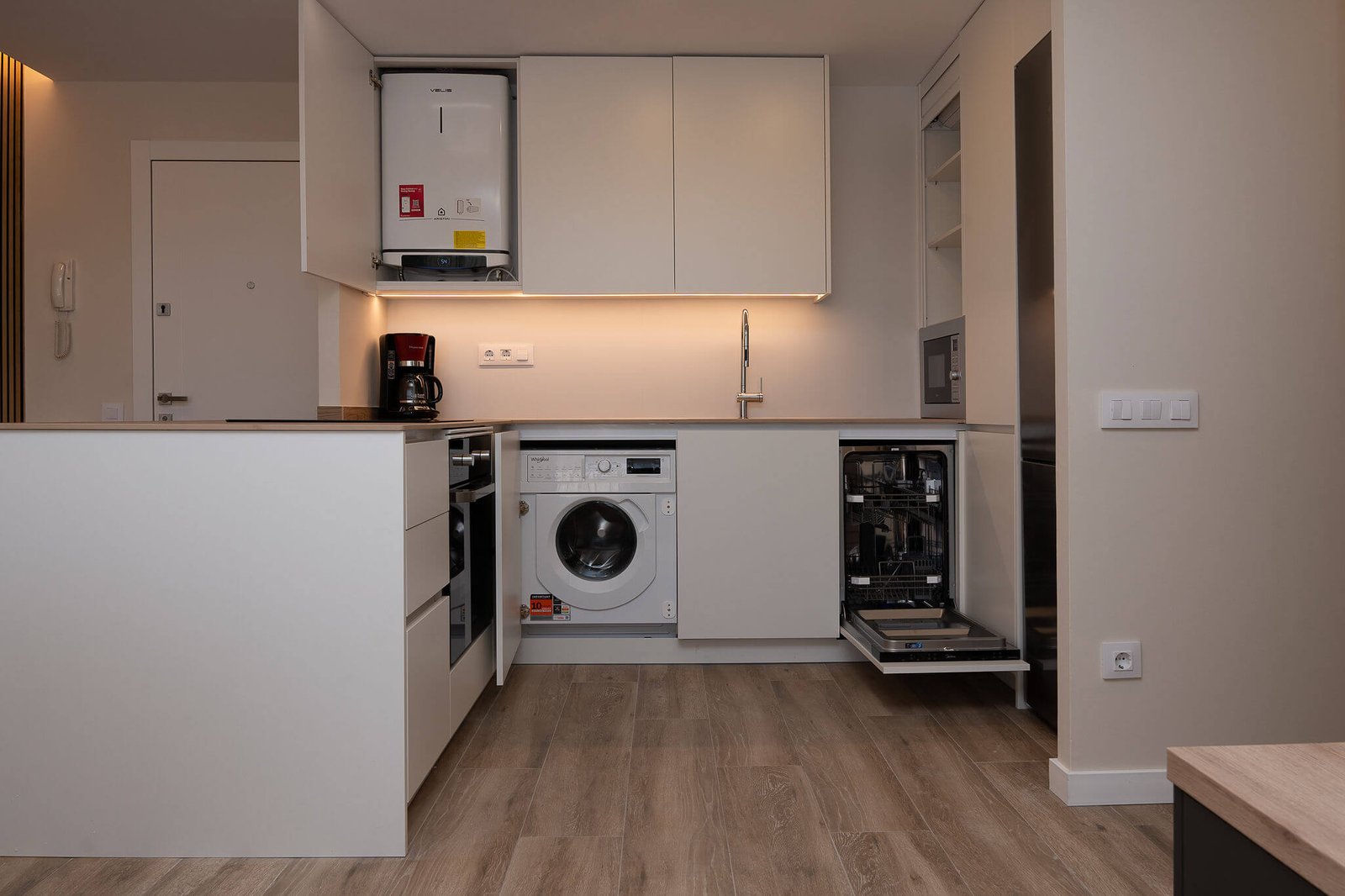 Reforma integral en La Pineda: redistribución y diseño cálido