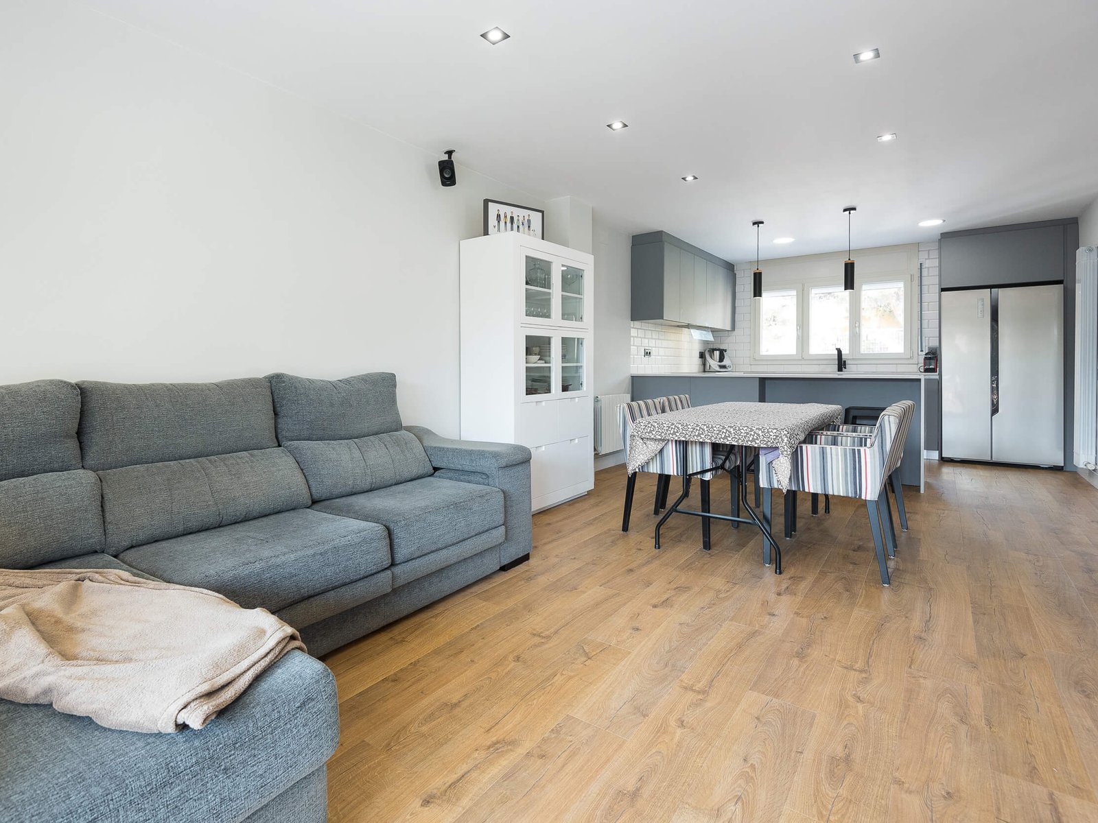 Reforma integral en Tarragona: planta abierta y diseño cálido