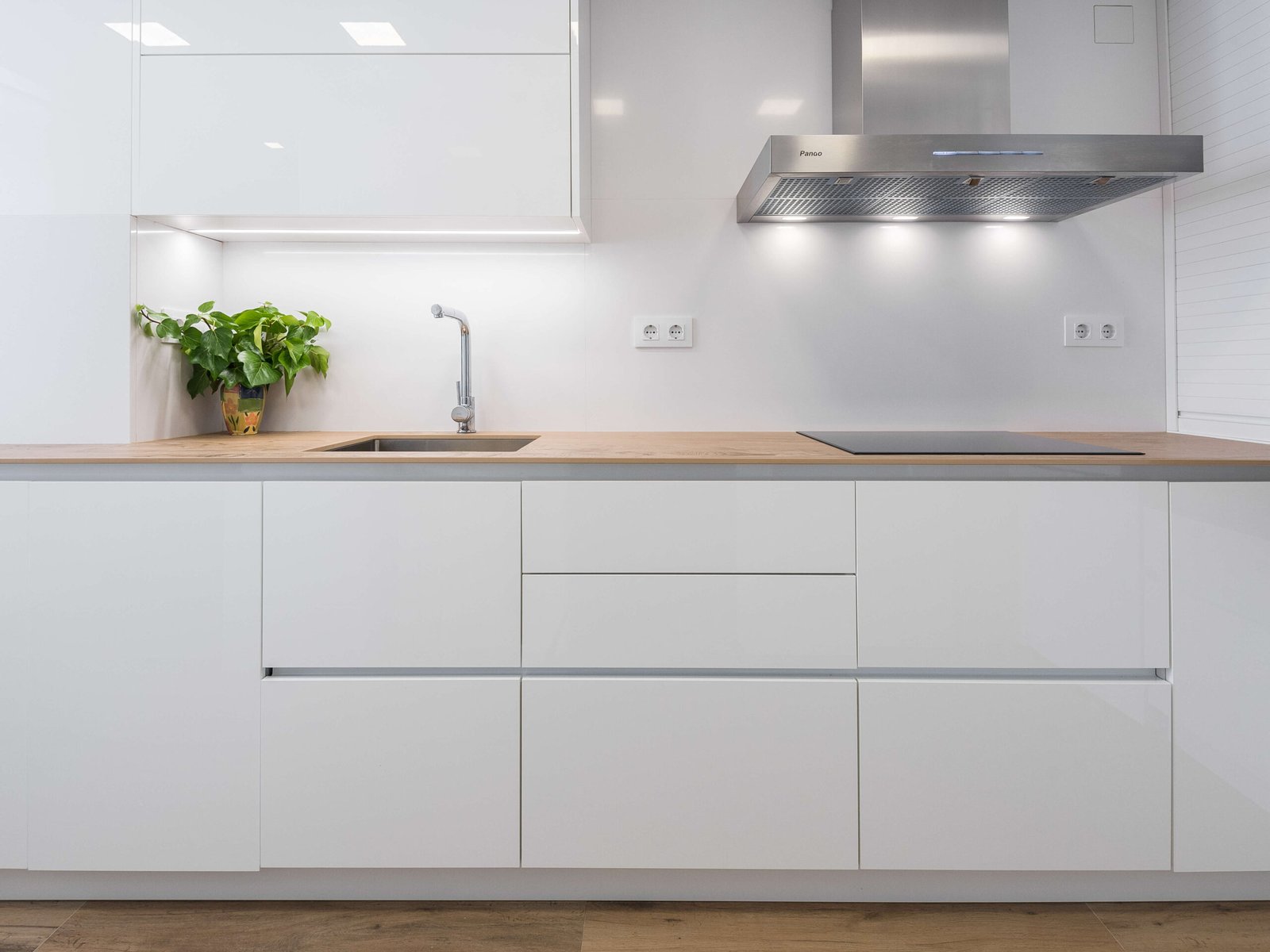 Reforma integral en Tarragona: Cocina integrada y luz natural