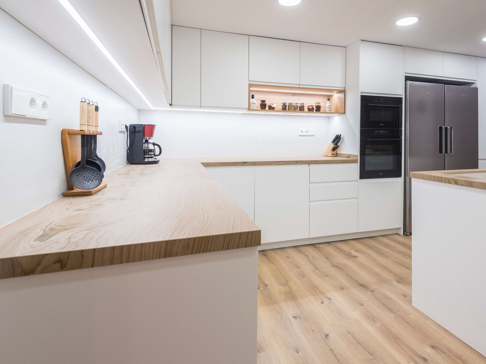 Reforma integral en Altafulla: cocina integrada y luz