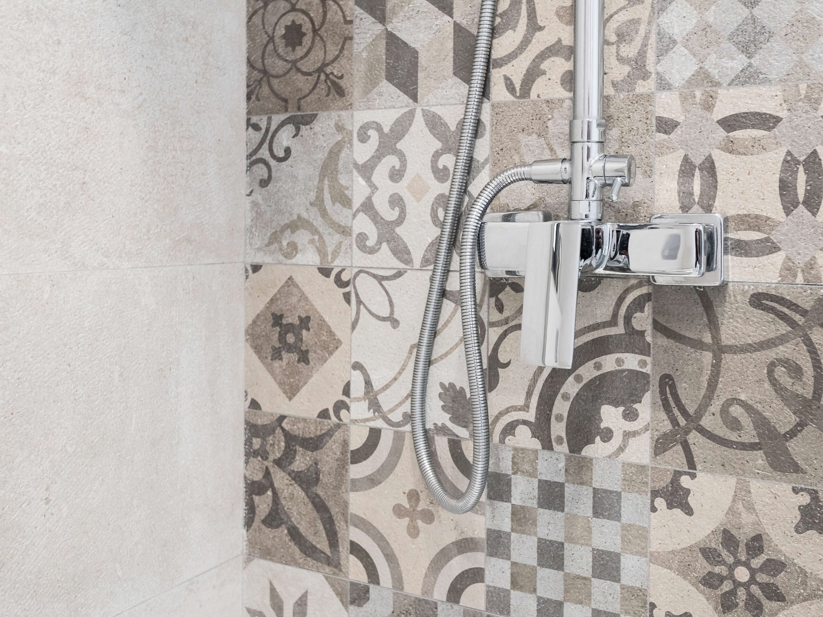 Reforma de baño en Tarragona: Gris perla y porcelánico