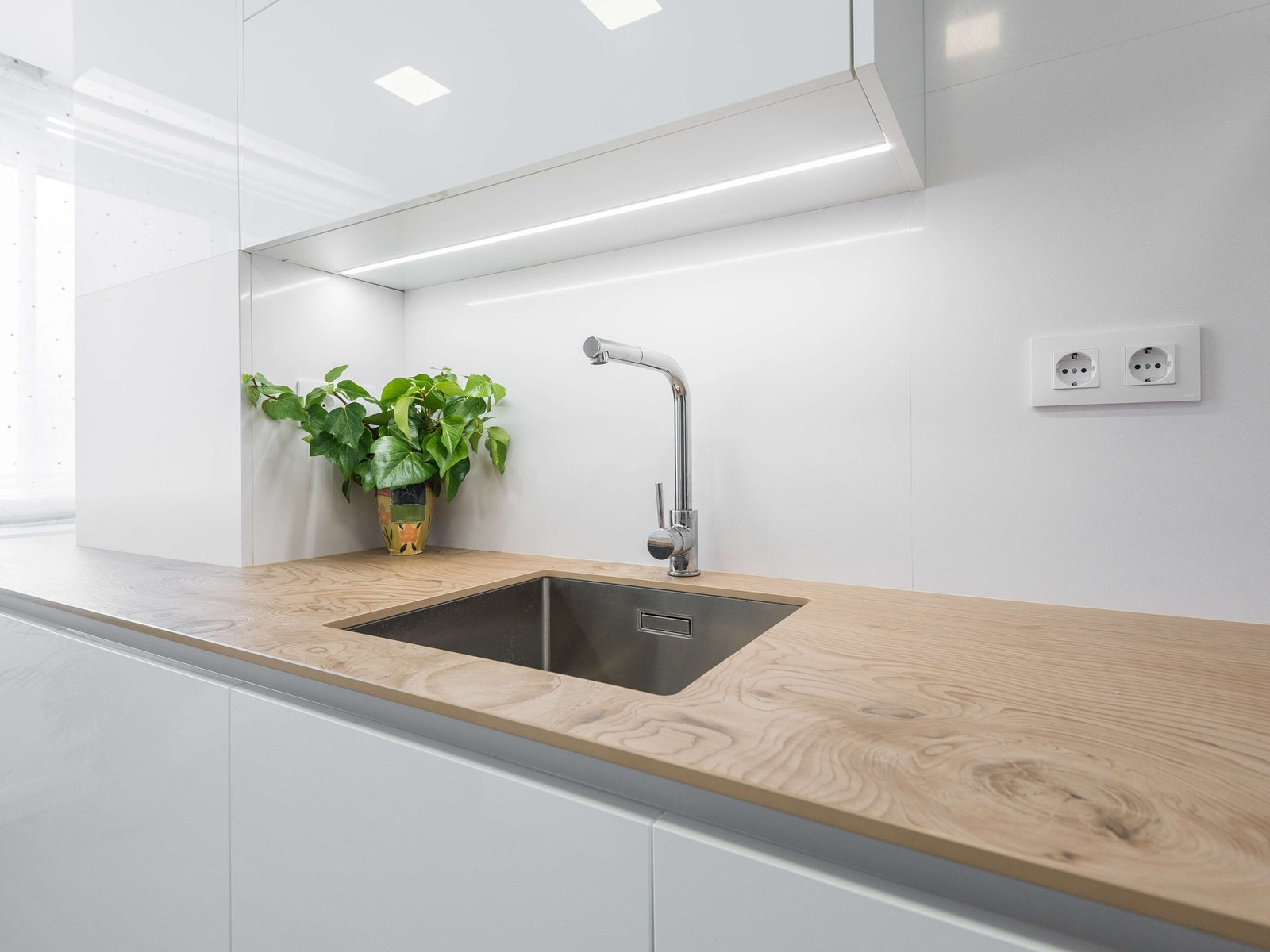 Reforma integral en Tarragona: Cocina integrada y luz natural