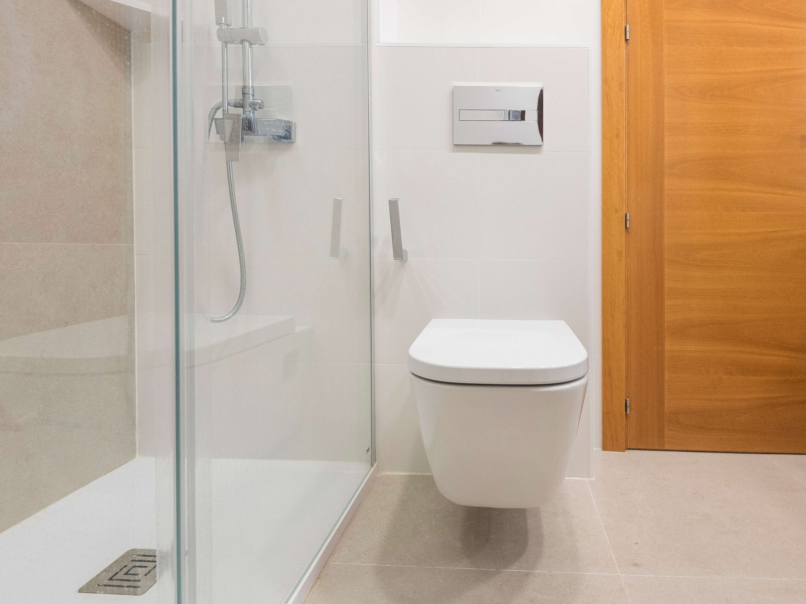 Reformas de baños en Els Pallaresos: minimalismo atemporal