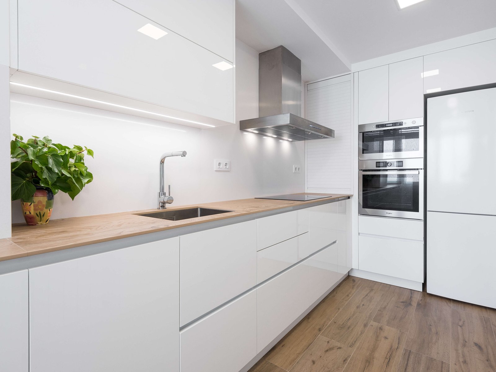 Reforma integral en Tarragona: Cocina integrada y luz natural