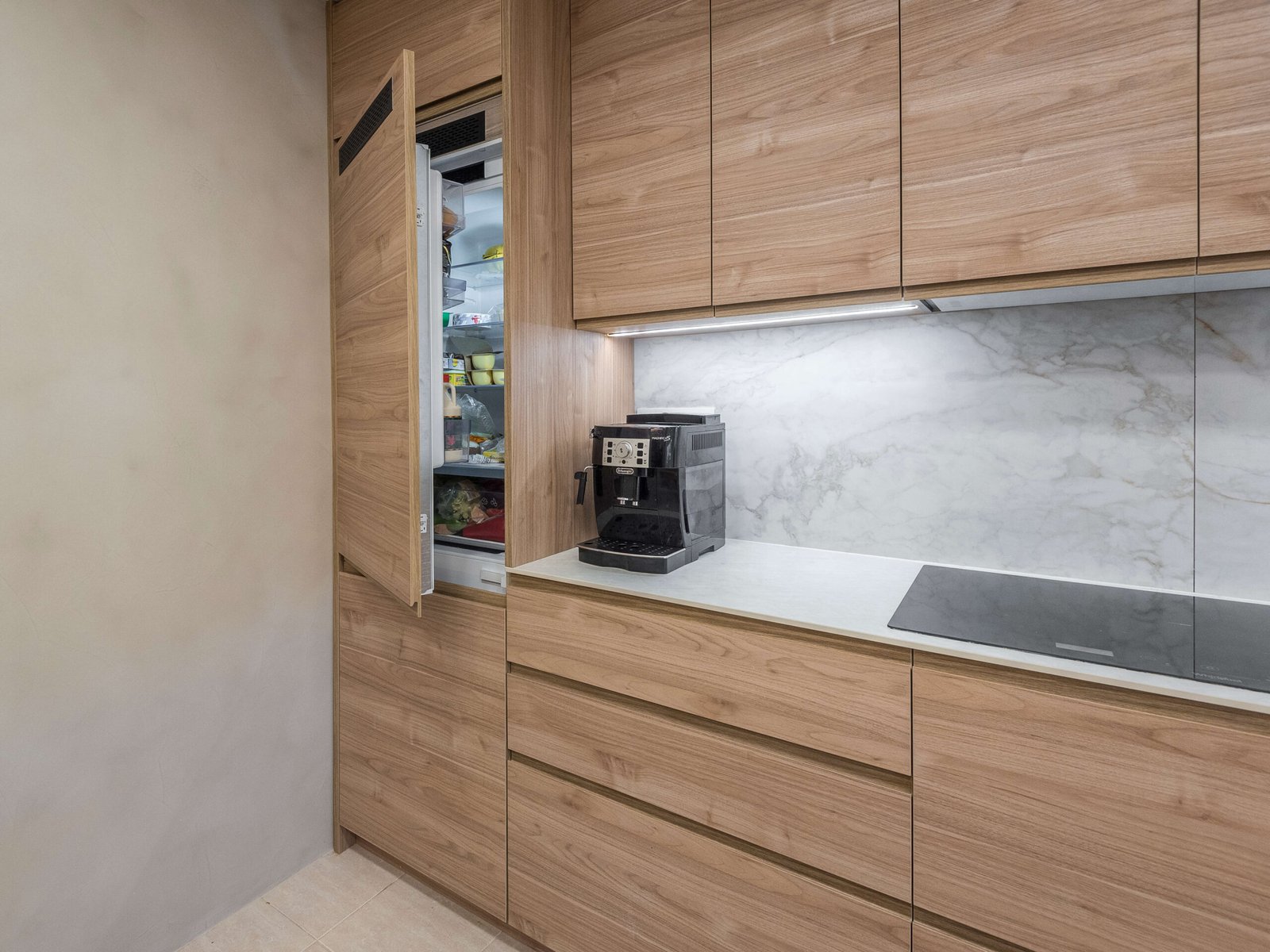 Reformas de cocinas en Tarragona: puerta corredera integrada