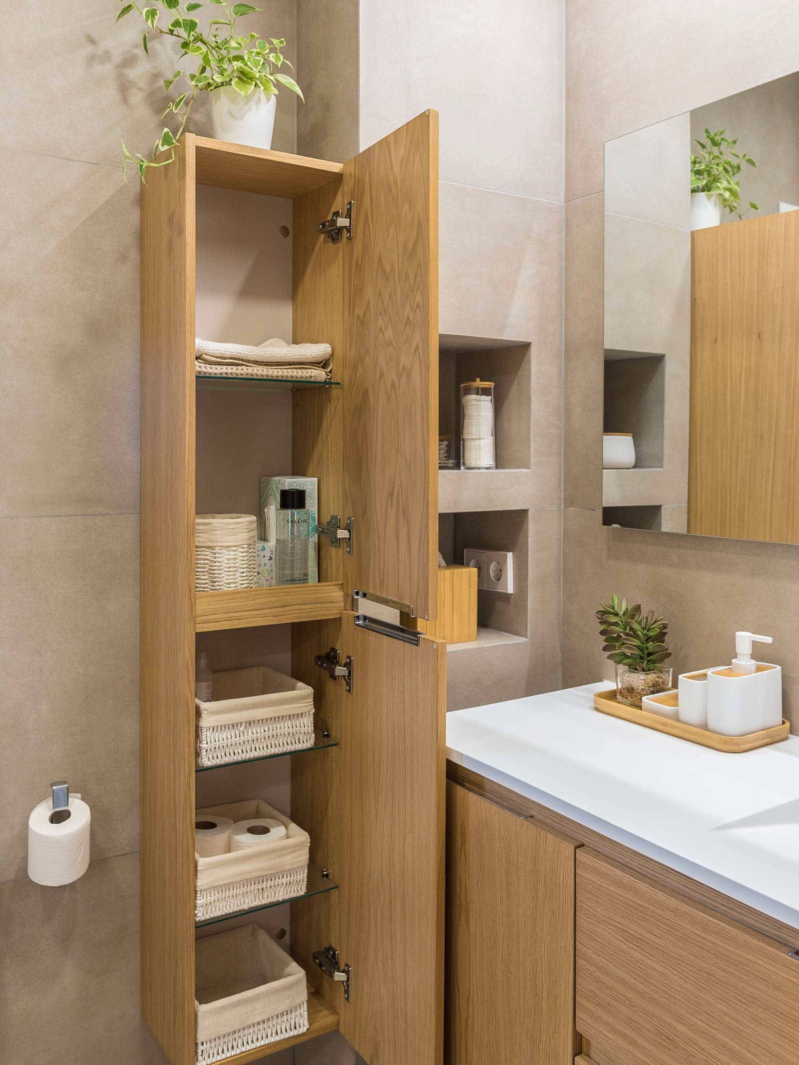 Reformas de baños en Tarragona: diseño con porcelánico