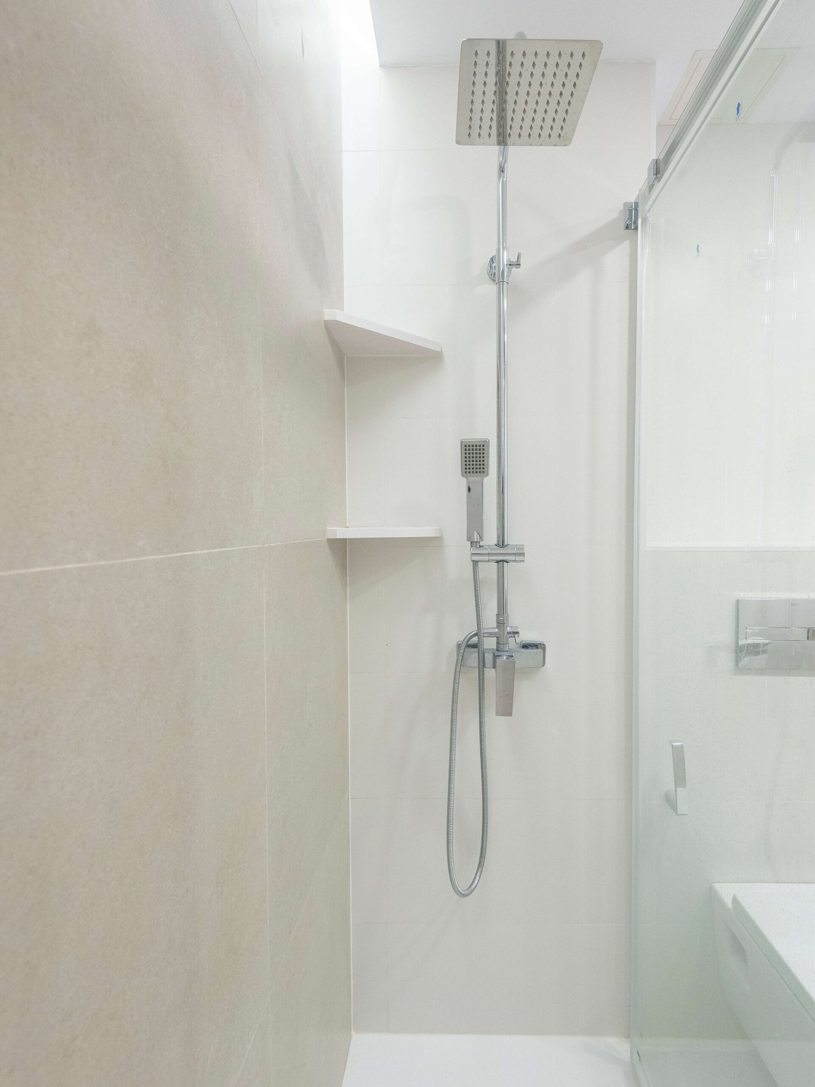 Reformas de baños en Els Pallaresos: minimalismo atemporal