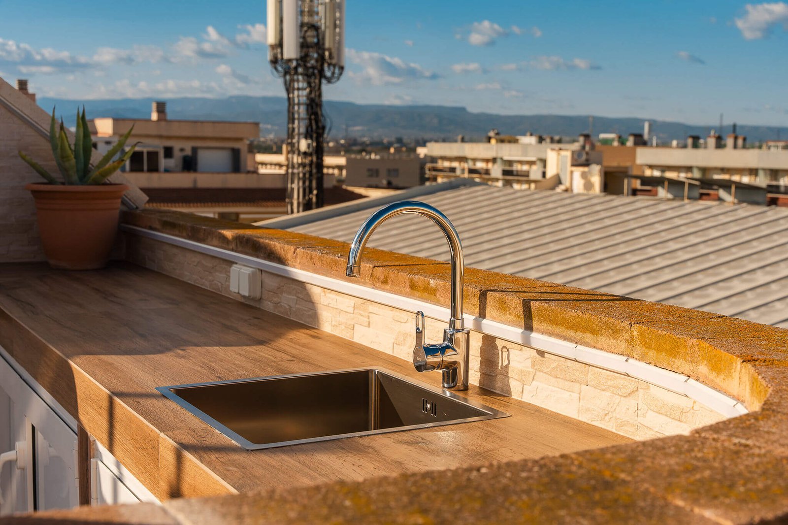 Terraza en La Pineda: reforma de exteriores funcional