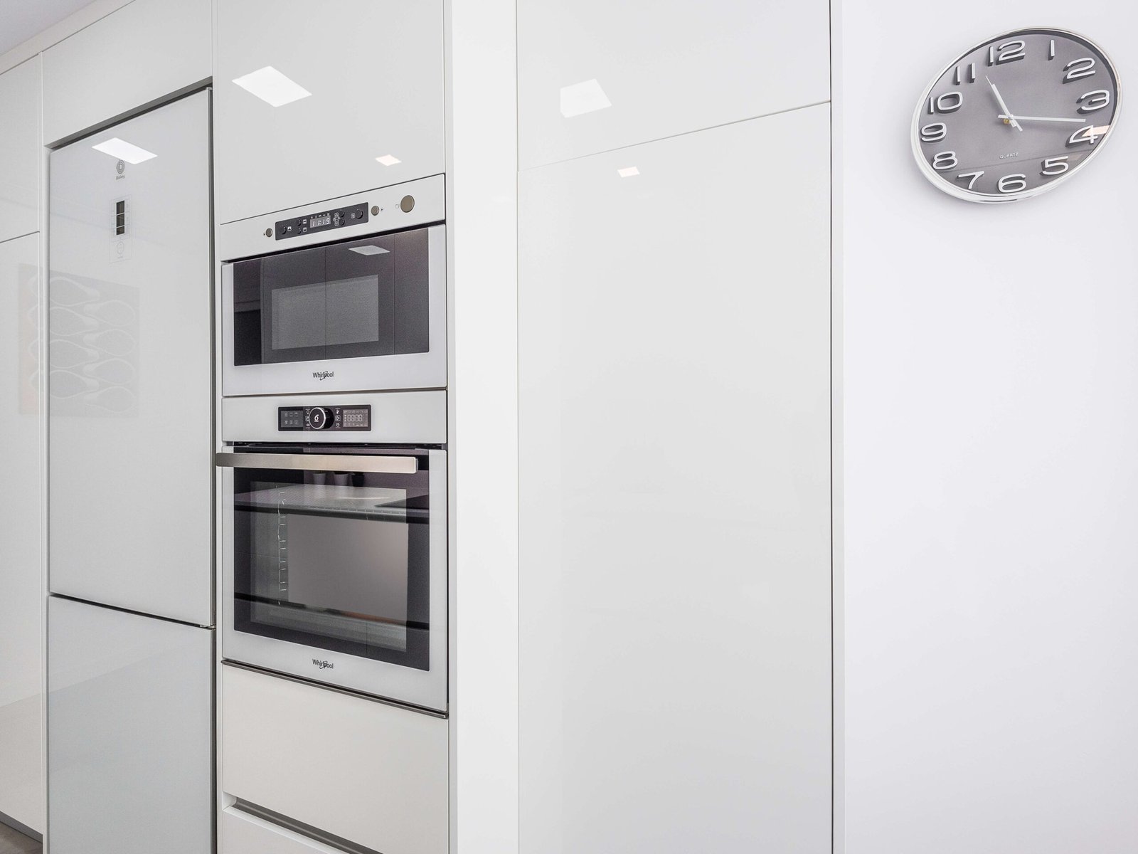 Reforma de cocina en Tarragona: cristal y mayor encimera