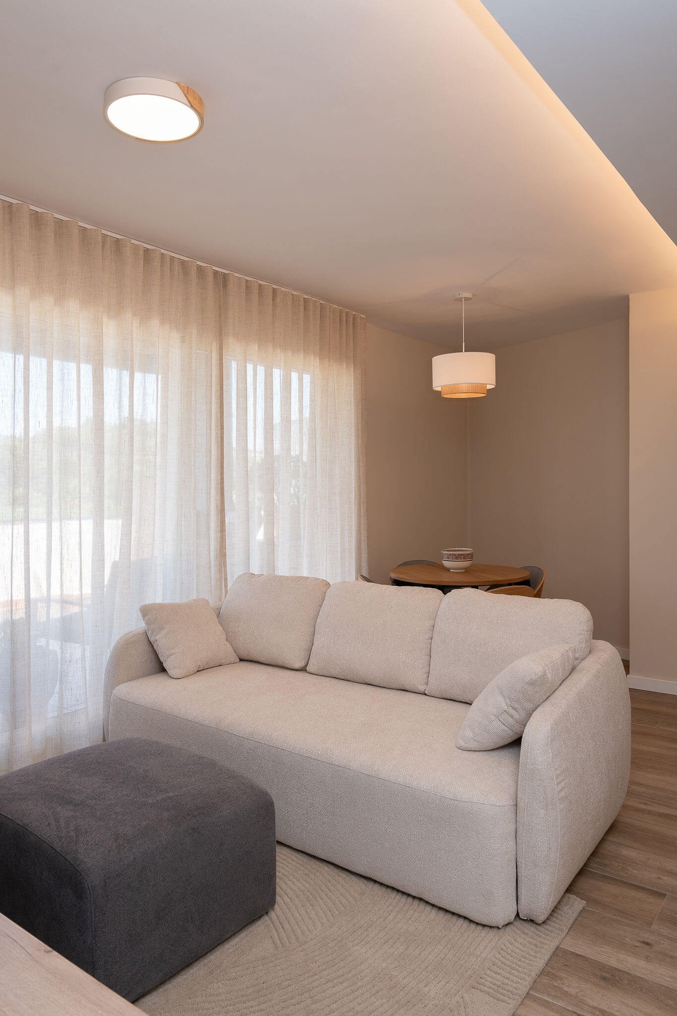 Reforma integral en La Pineda: redistribución y diseño cálido