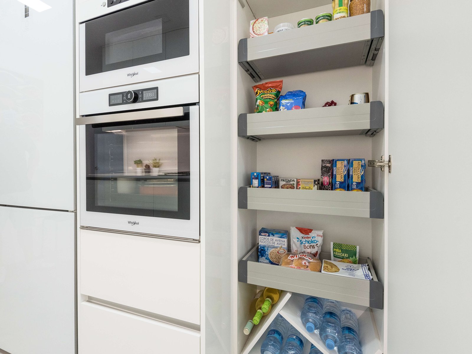 Reforma de cocina en Tarragona: cristal y mayor encimera