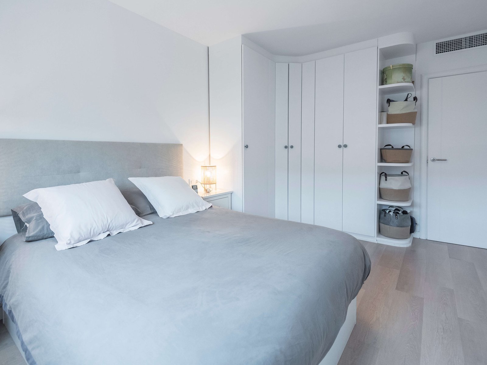 Reforma integral en Tarragona: suelos unificados y confort