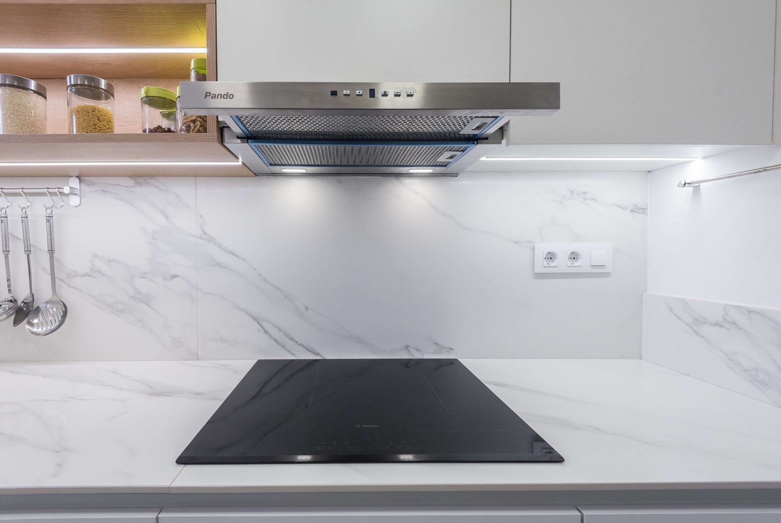 Reforma de cocina en Tarragona: distribución en U y Calacata