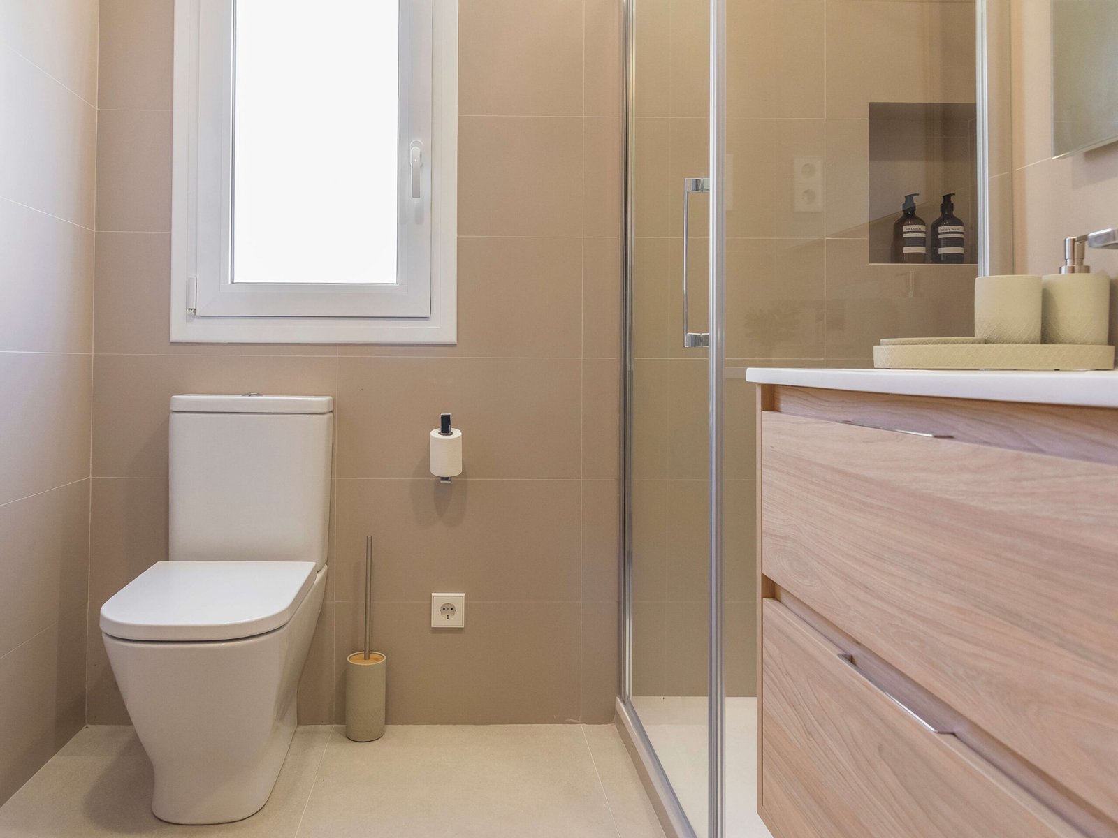 Reformas de baños en Tarragona: diseño con porcelánico