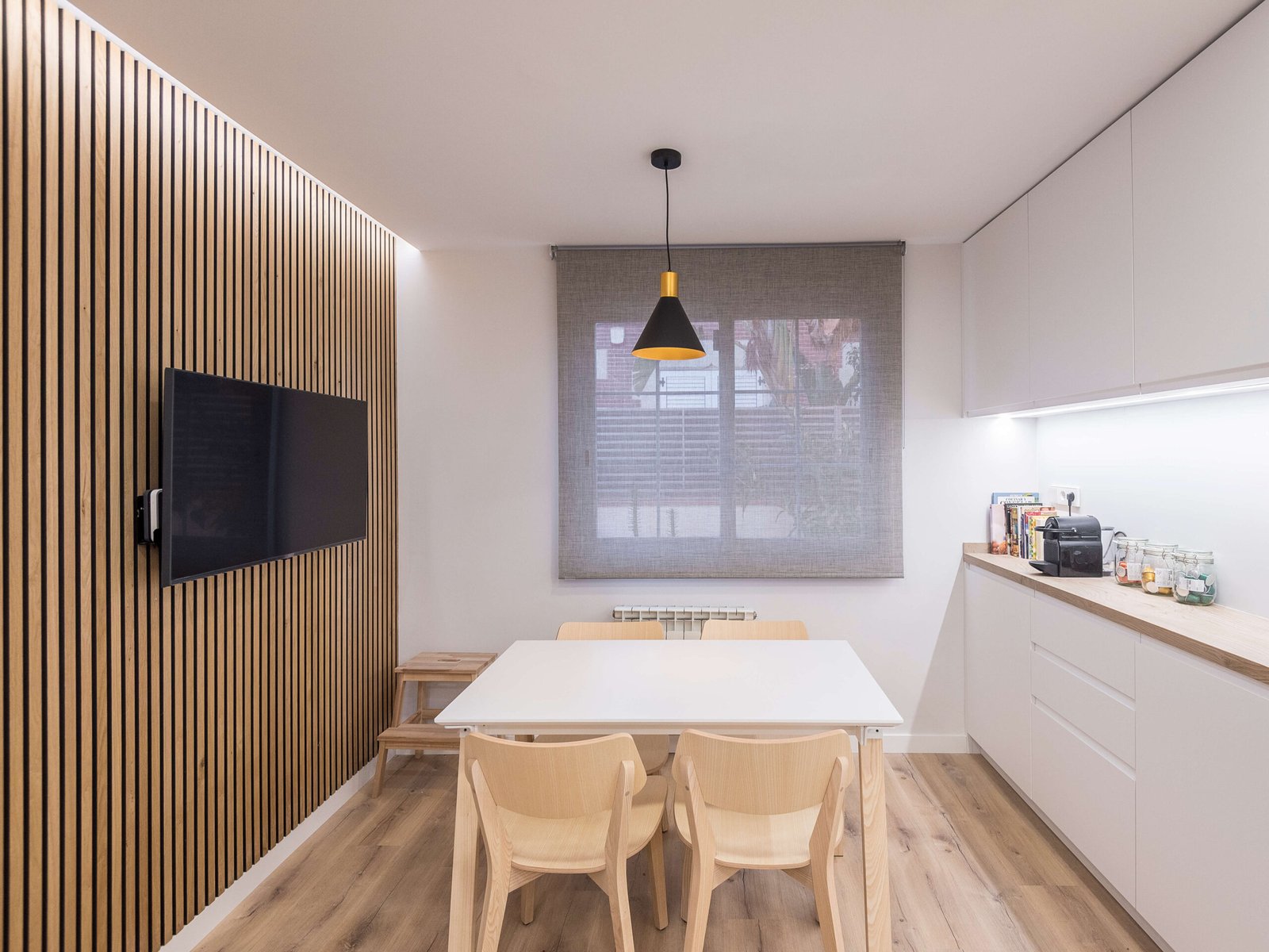 Reforma integral en Altafulla: cocina integrada y luz