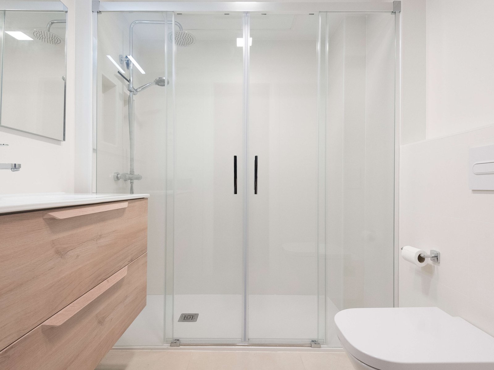 Reforma integral en Tarragona: suelos unificados y confort