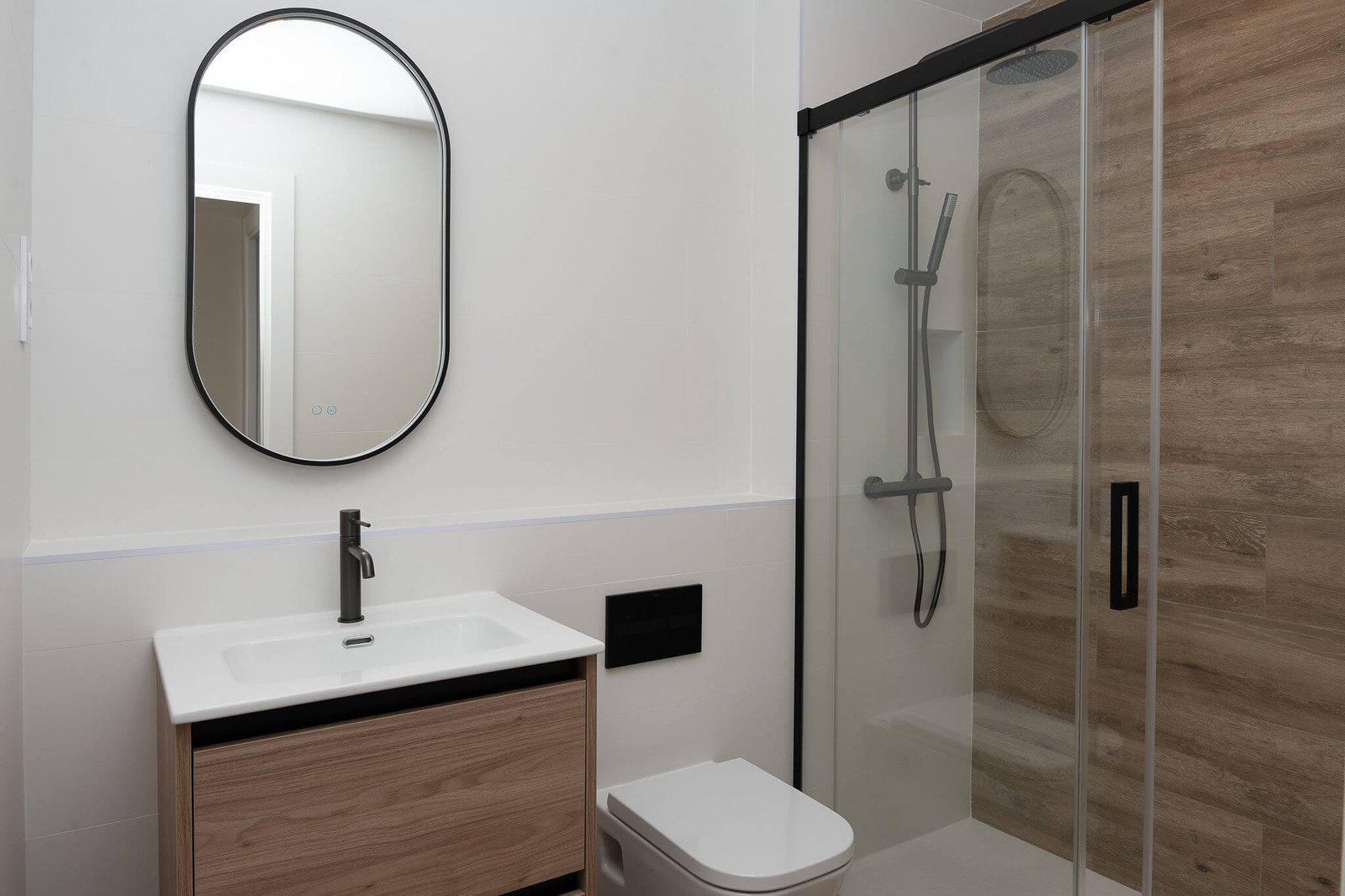 Reforma integral en La Pineda: redistribución y diseño cálido